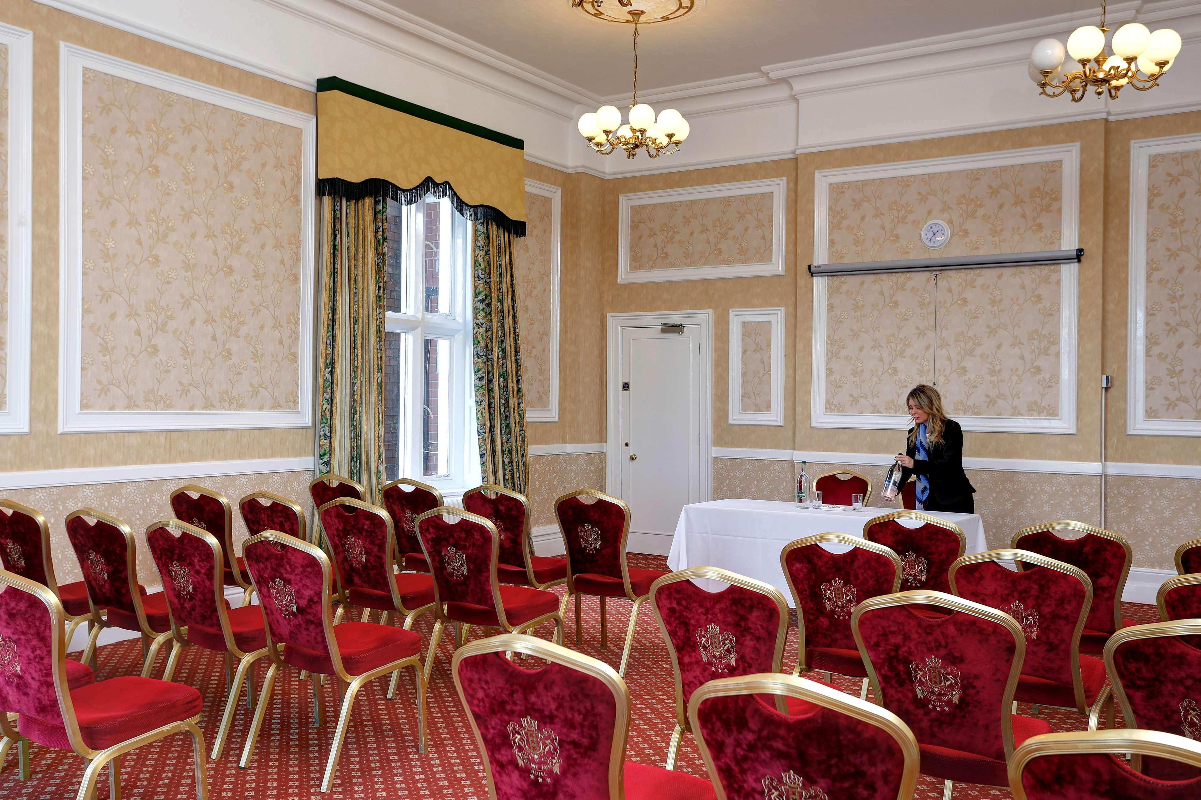 Crewe Arms Hotel エクステリア 写真